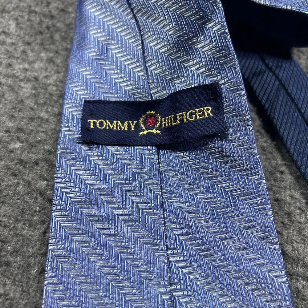 Tommy Hilfiger Tie 100% Silk USA Blue Herringbone VTG TOMMY Logo‎
